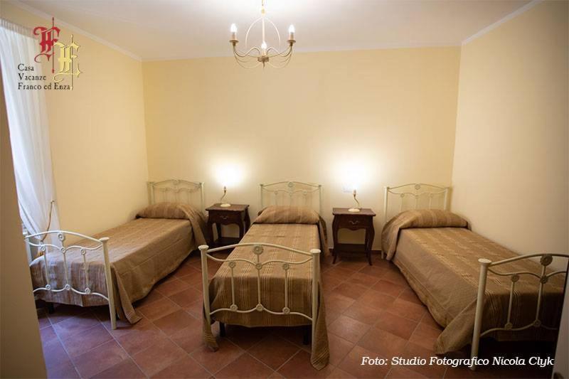 Casa Vacanze - Franco Ed Enza Bed & Breakfast San Gregorio Magno Bagian luar foto