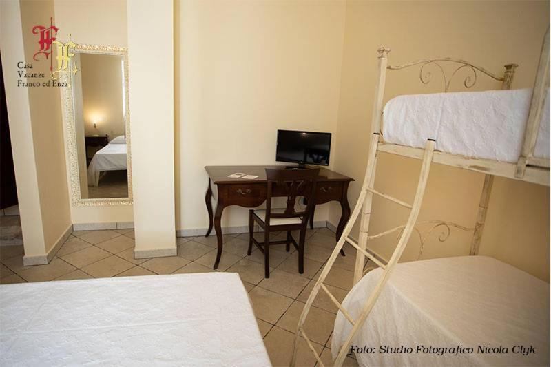 Casa Vacanze - Franco Ed Enza Bed & Breakfast San Gregorio Magno Bagian luar foto