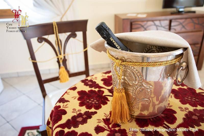 Casa Vacanze - Franco Ed Enza Bed & Breakfast San Gregorio Magno Bagian luar foto