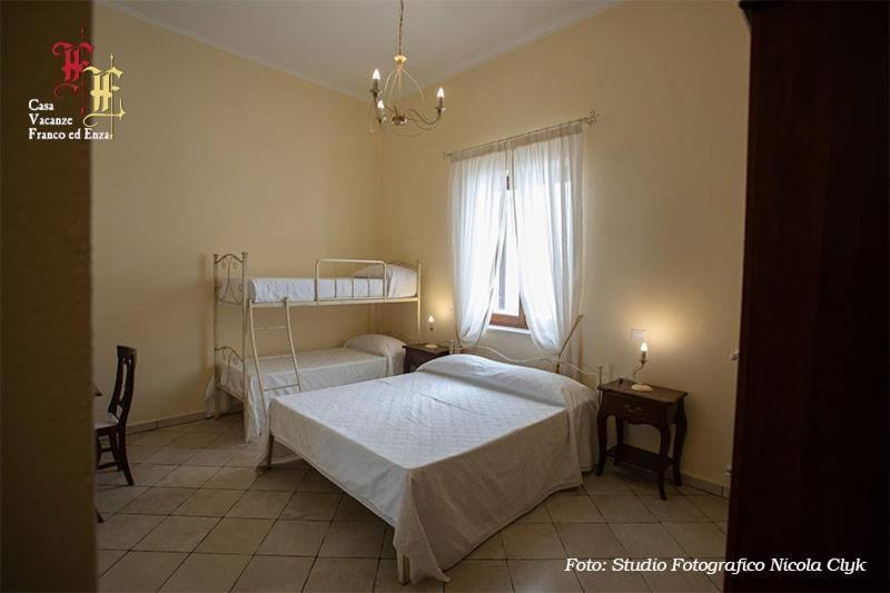 Casa Vacanze - Franco Ed Enza Bed & Breakfast San Gregorio Magno Bagian luar foto
