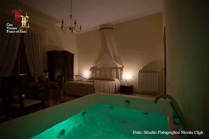 Casa Vacanze - Franco Ed Enza Bed & Breakfast San Gregorio Magno Bagian luar foto